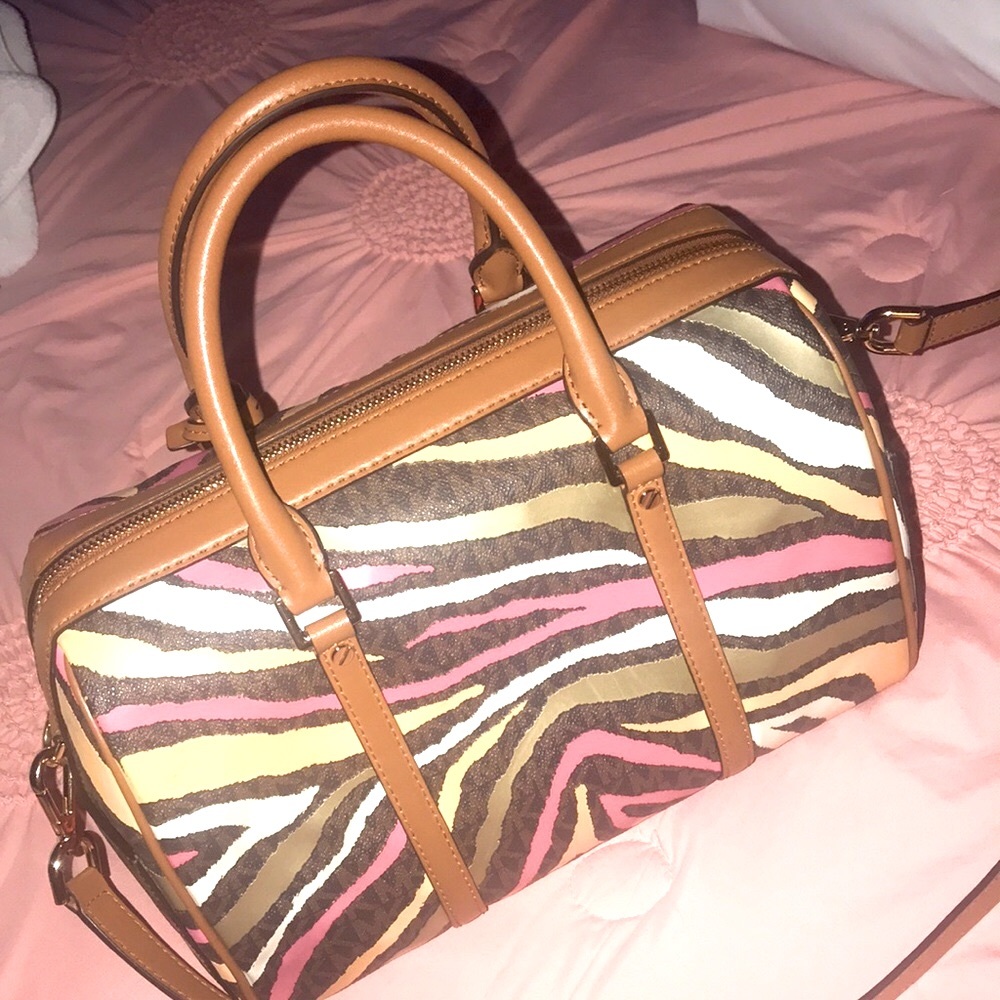 πGorgeous MK Bagβ super rare unique beautiful satchel bag π NWTO!!! - Picture 9 of 15